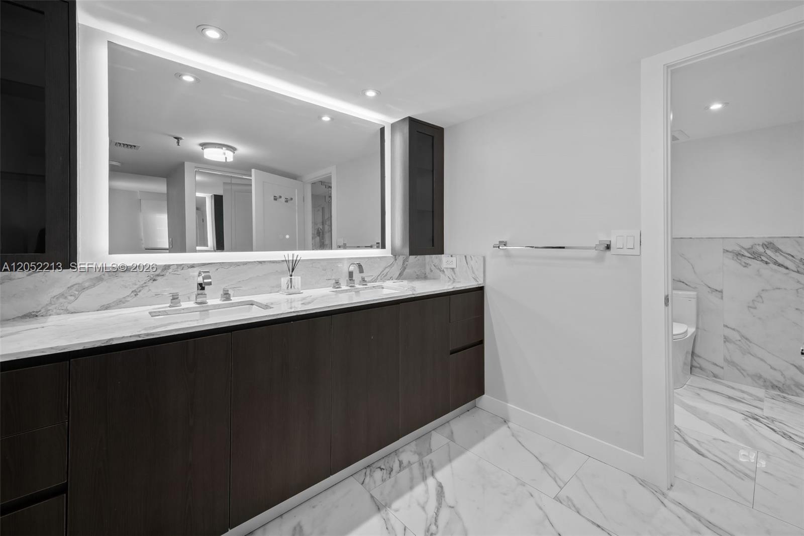 520 Brickell Key Dr # A1206