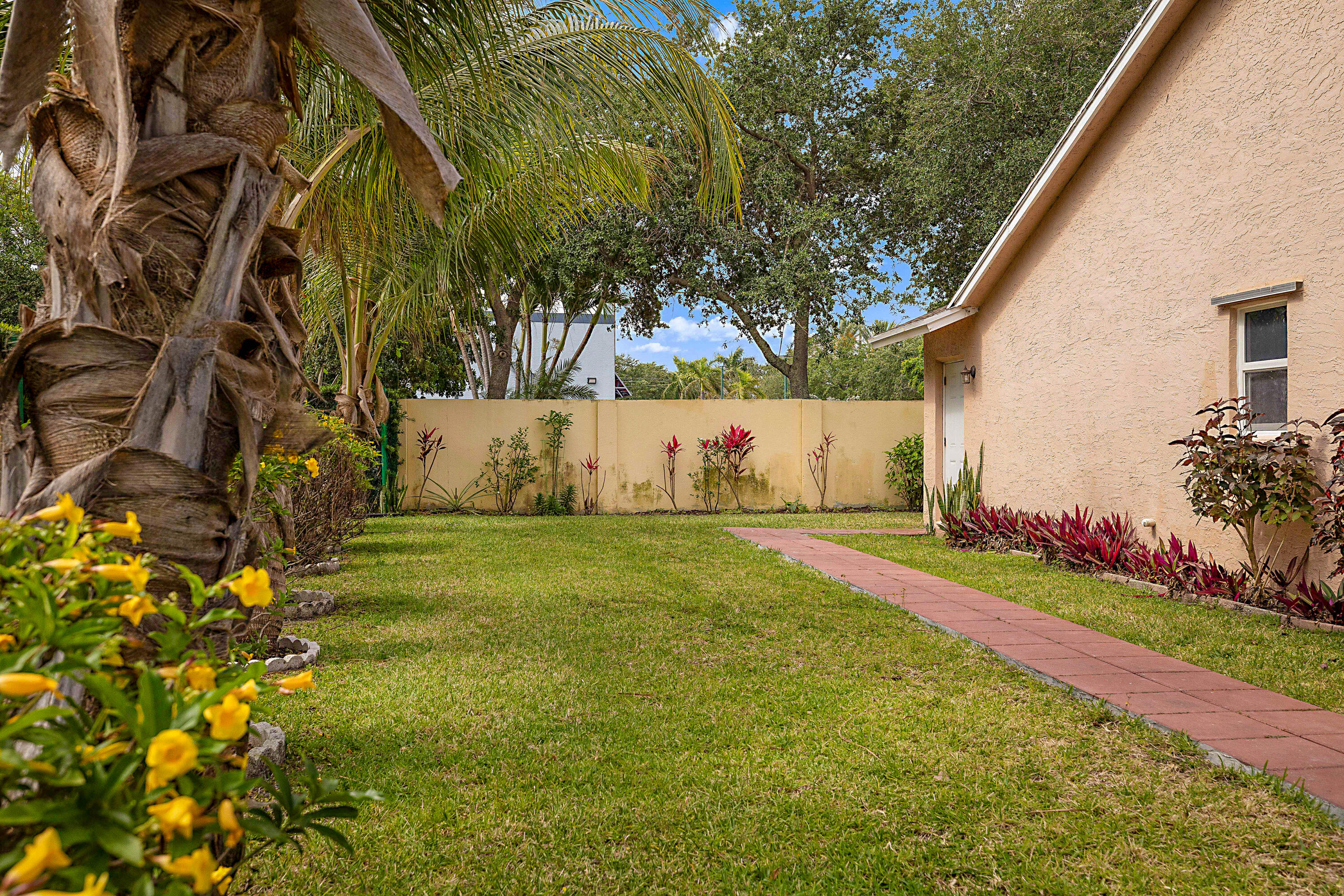320 NE 42nd Street