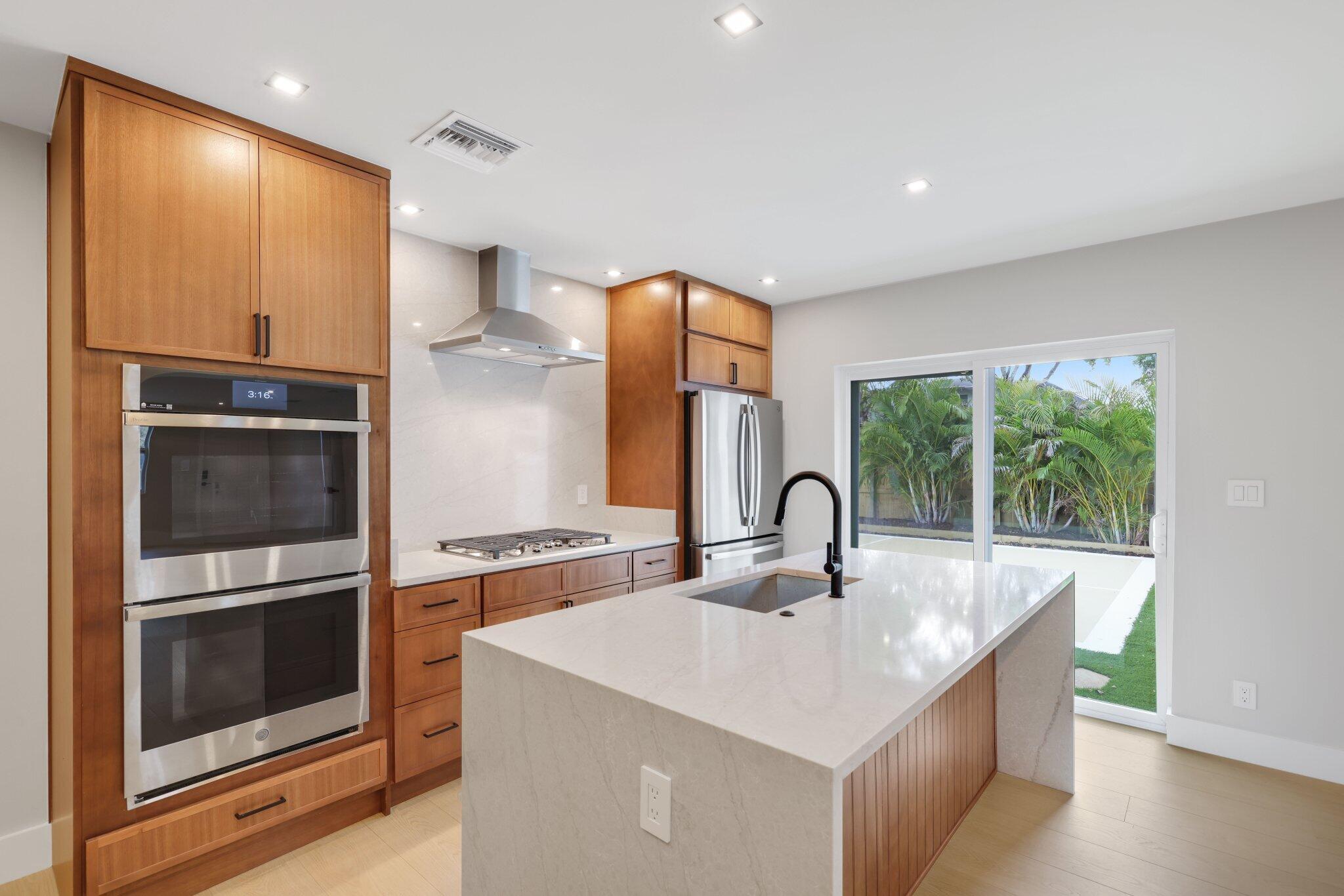 275 NE 16th Street