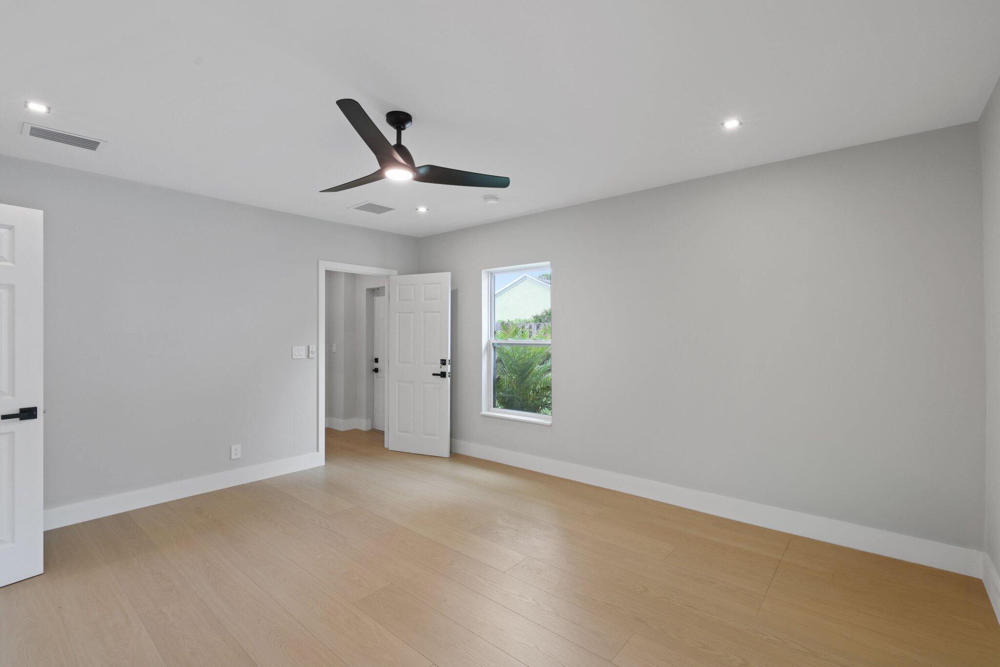 275 NE 16th Street