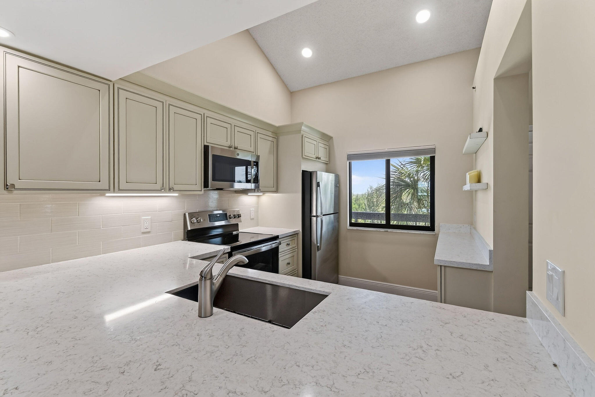 201 Ocean Bluffs Boulevard 5010