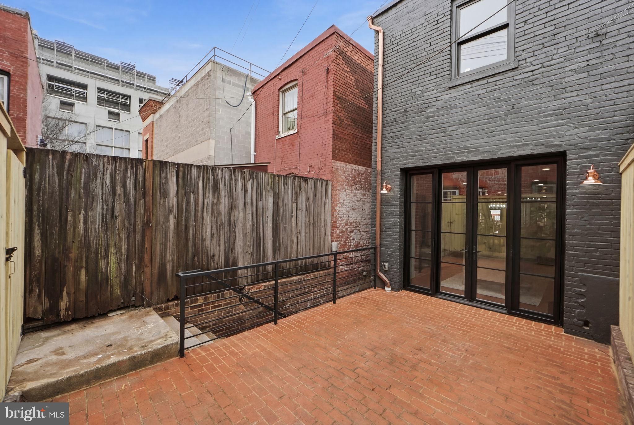 207 F STREET NE