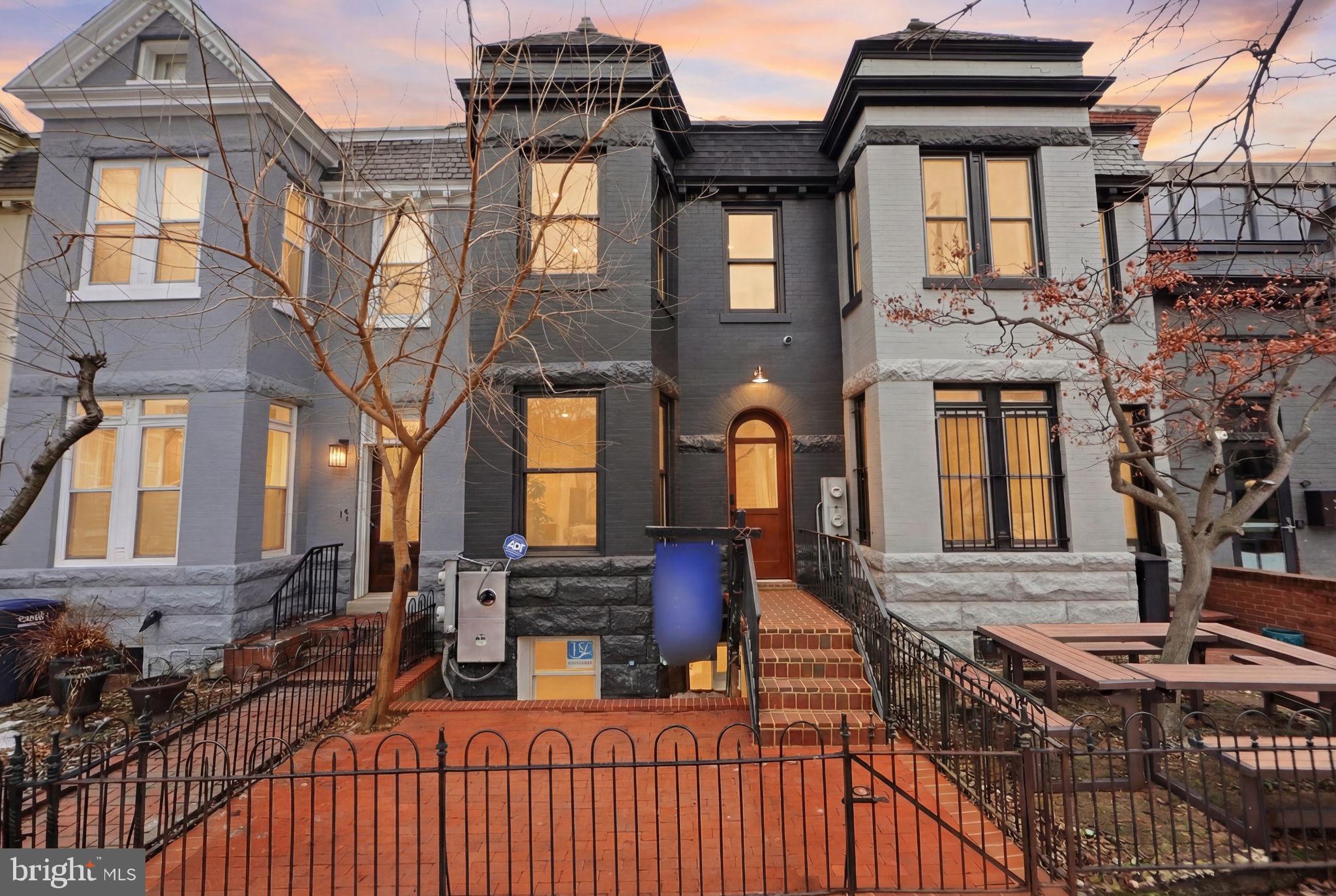 207 F STREET NE