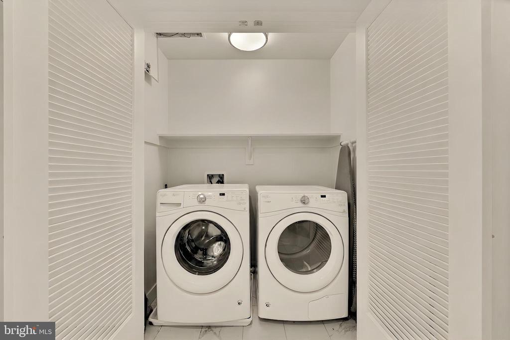 45 SUTTON SQUARE SW 906