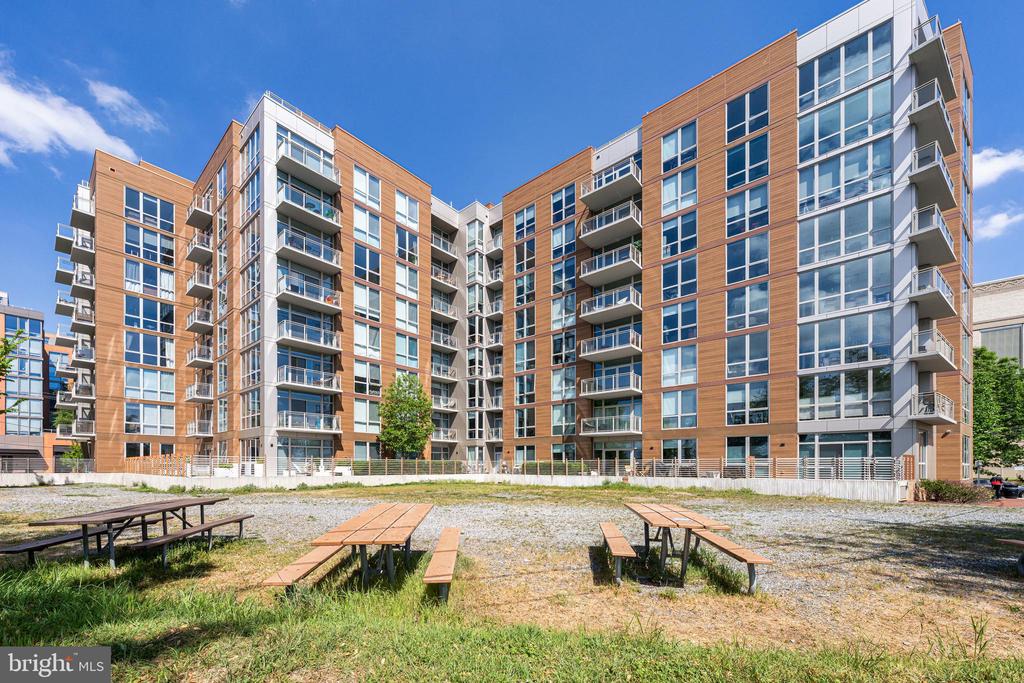 88 V STREET SW 808