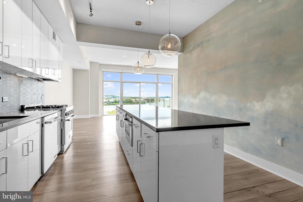 88 V STREET SW 808