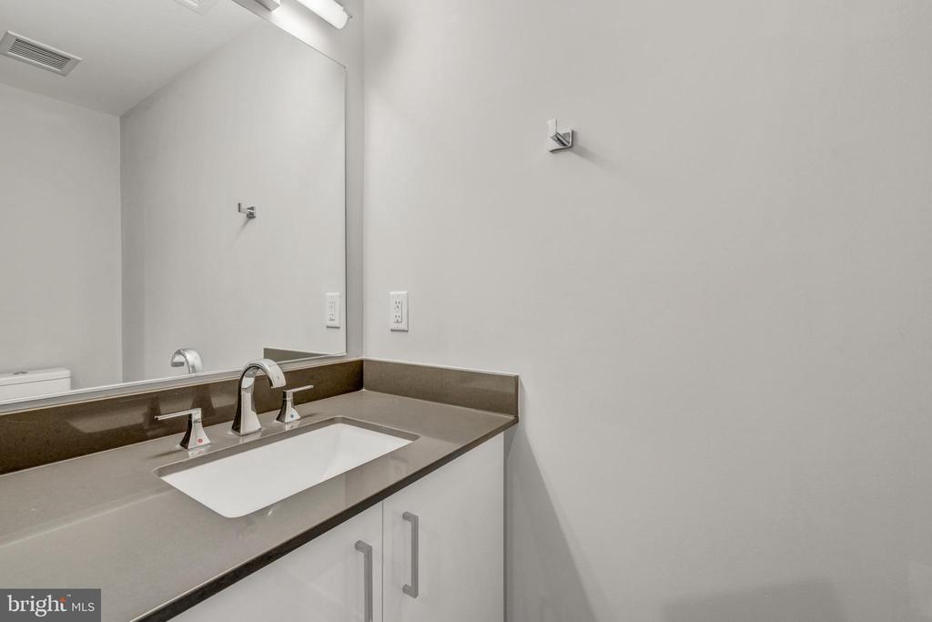 88 V STREET SW 808