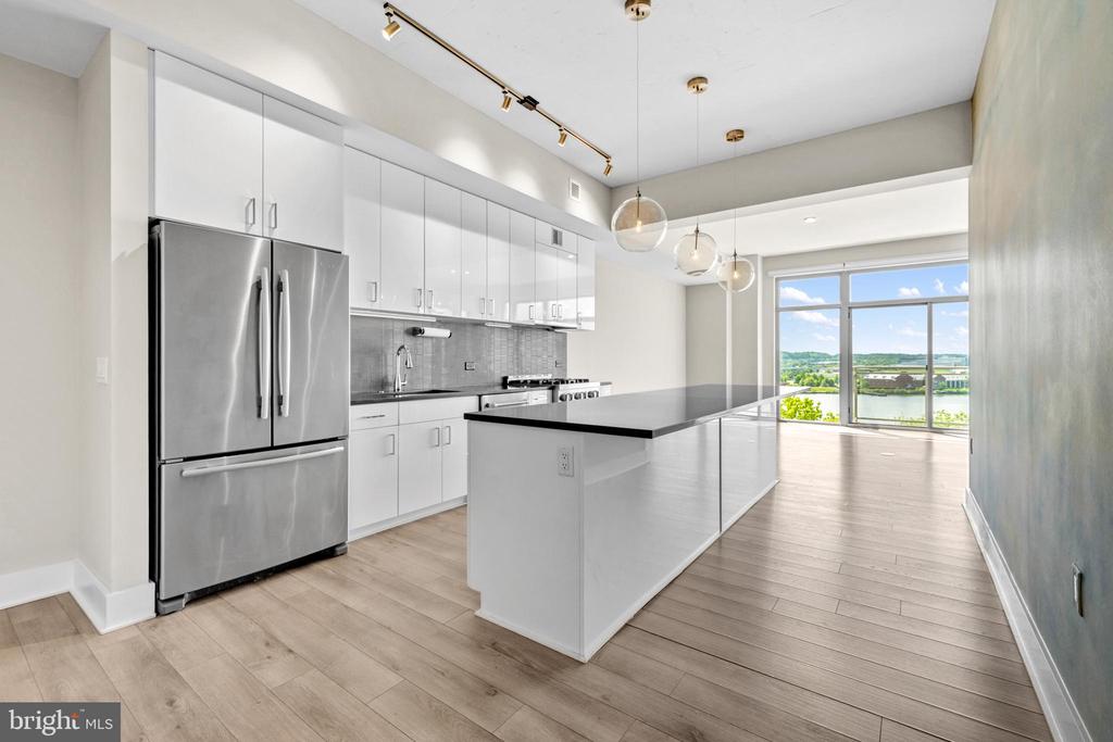 88 V STREET SW 808