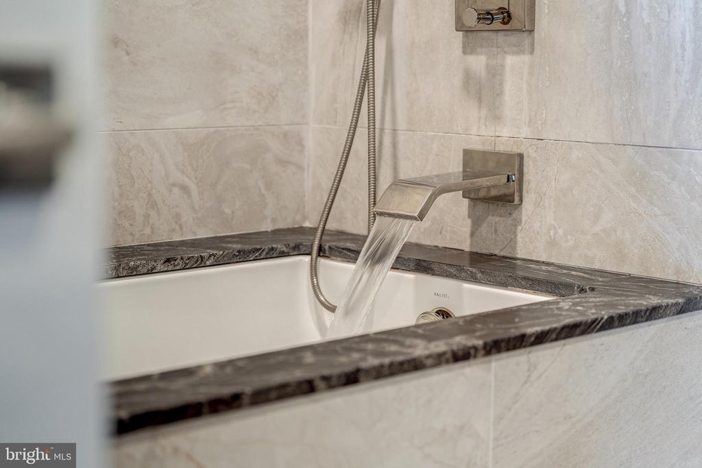 88 V STREET SW 808