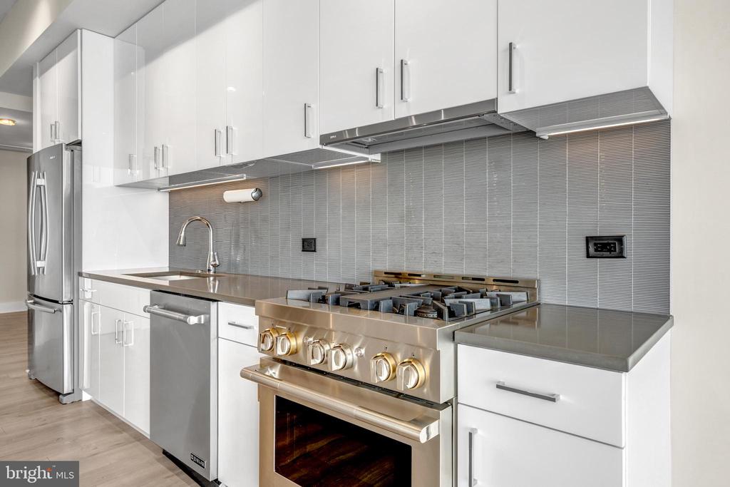 88 V STREET SW 808
