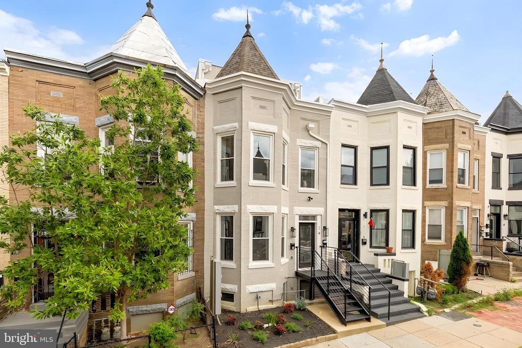26 TODD PLACE NE 2