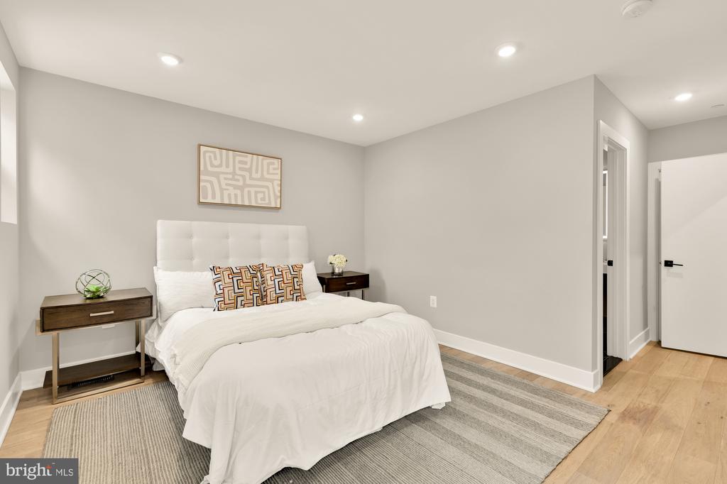 26 TODD PLACE NE 2