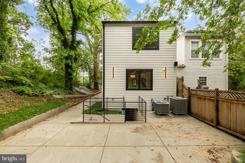 1430 BRENTWOOD ROAD NE
