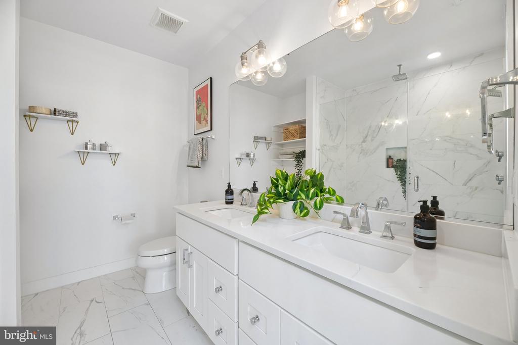 4315 HARRISON STREET NW Unit: 8