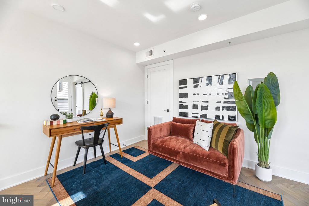 4315 HARRISON STREET NW Unit: 8