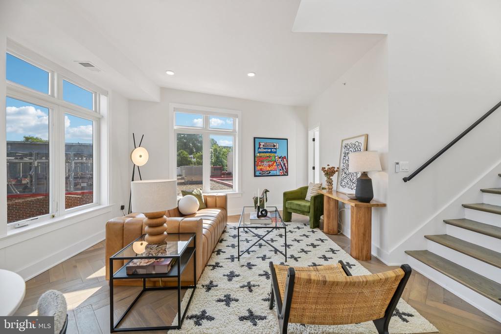 4315 HARRISON STREET NW Unit: 8