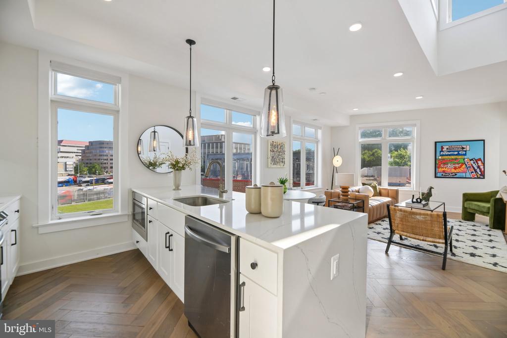 4315 HARRISON STREET NW Unit: 8