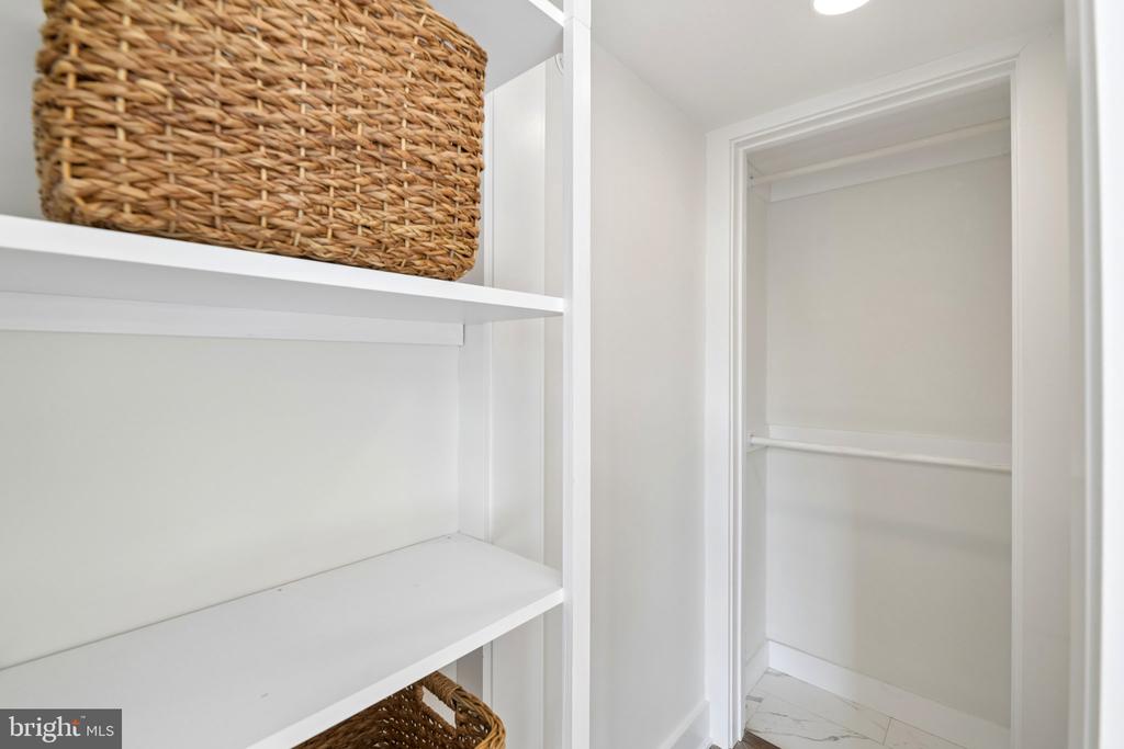 4315 HARRISON STREET NW Unit: 8
