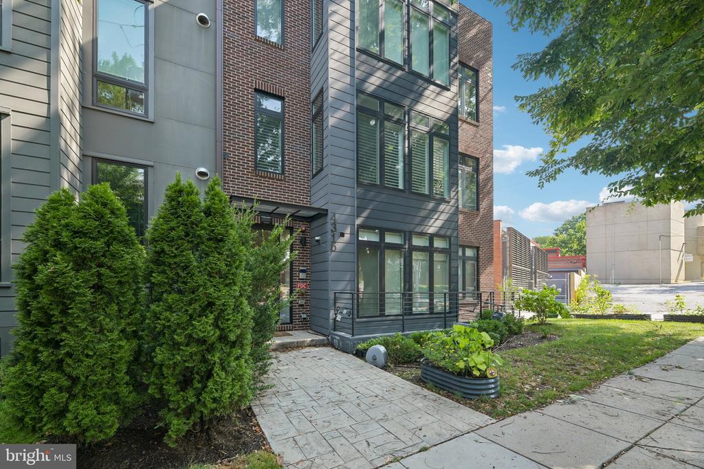 4315 HARRISON STREET NW Unit: 8