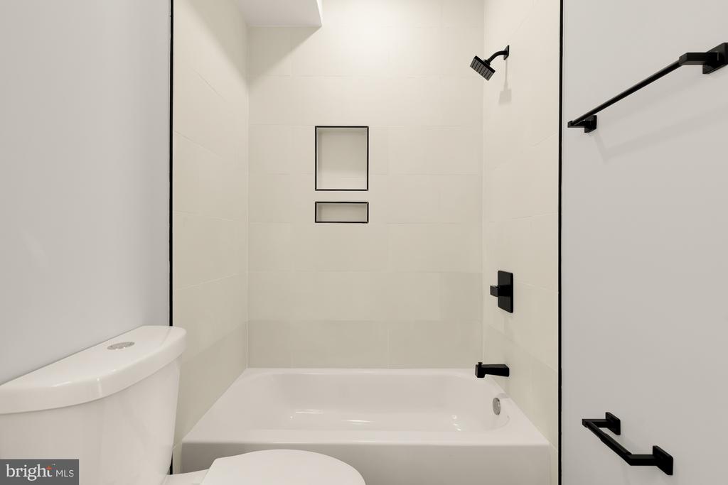 3215 MOUNT PLEASANT STREET NW Unit: 201