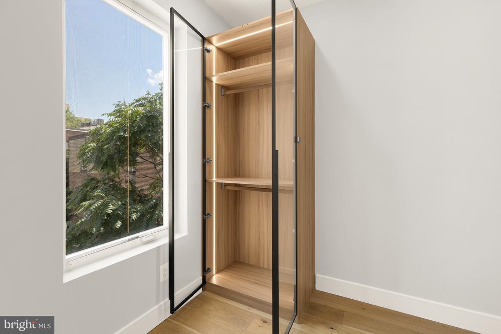 3215 MOUNT PLEASANT STREET NW Unit: 201