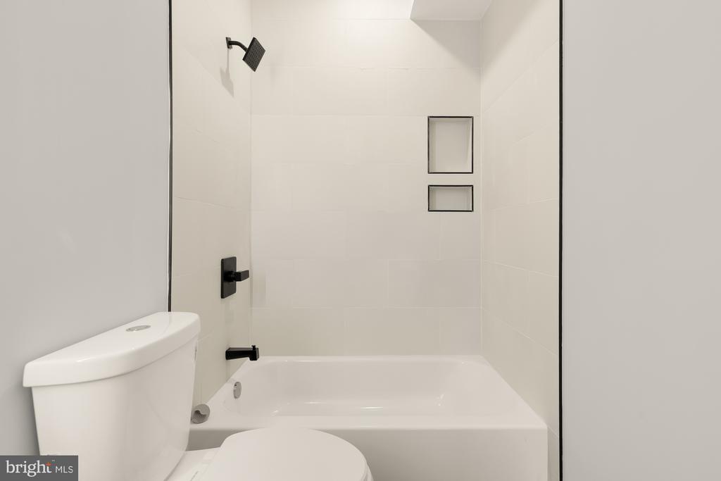 3215 MOUNT PLEASANT STREET NW Unit: 201