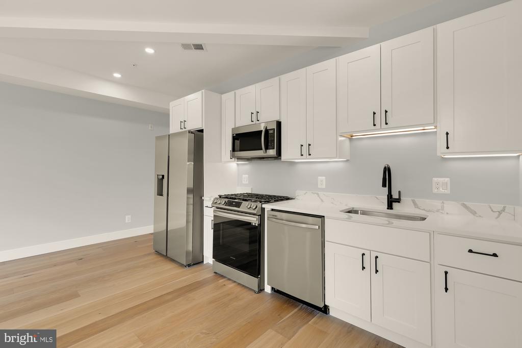 3215 MOUNT PLEASANT STREET NW Unit: 202