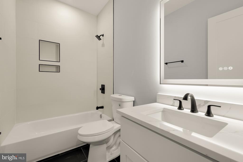 3215 MOUNT PLEASANT STREET NW Unit: 202