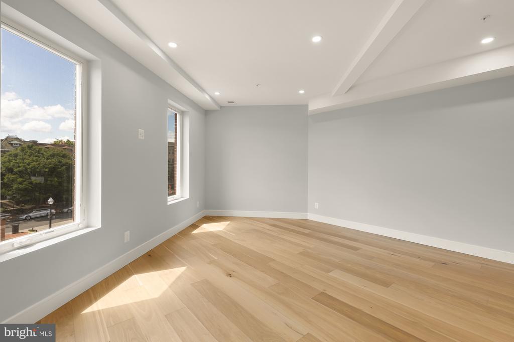 3215 MOUNT PLEASANT STREET NW Unit: 202