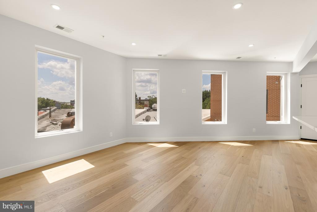 3215 MOUNT PLEASANT STREET NW Unit: 301