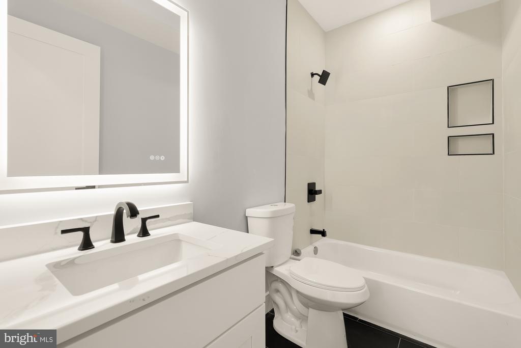 3215 MOUNT PLEASANT STREET NW Unit: 301