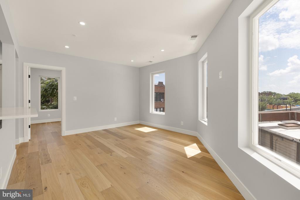 3215 MOUNT PLEASANT STREET NW Unit: 301