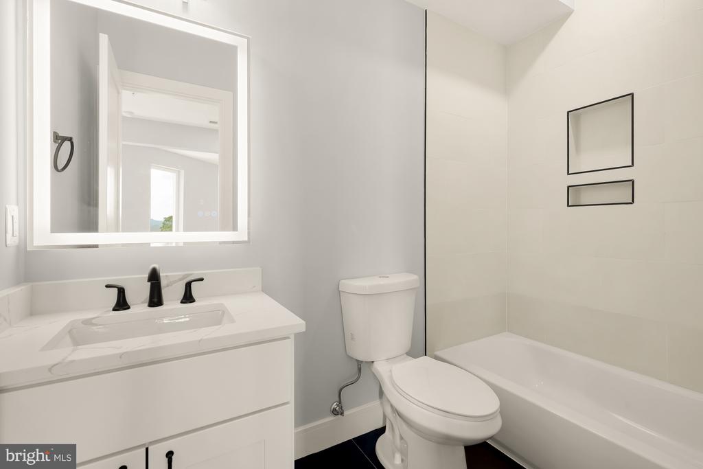 3215 MOUNT PLEASANT STREET NW Unit: 301