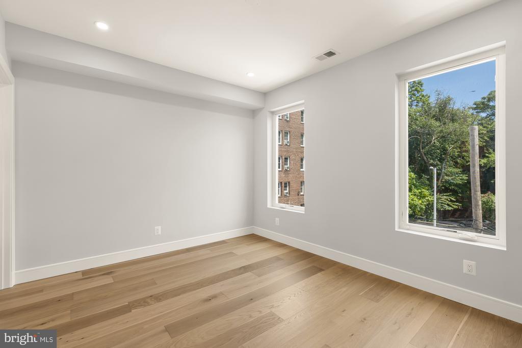 3215 MOUNT PLEASANT STREET NW Unit: 301