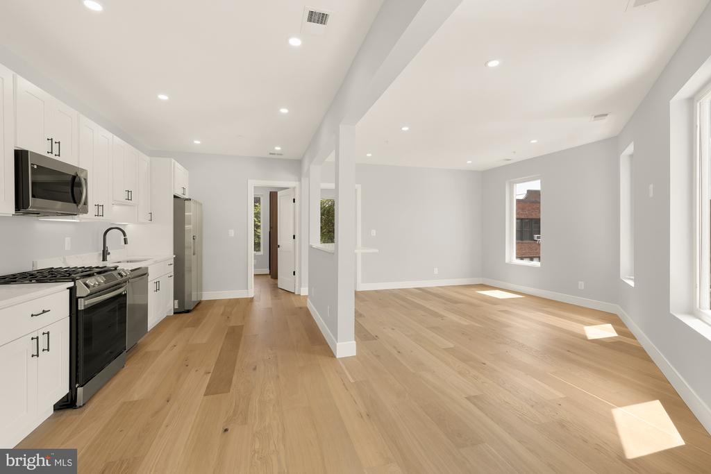 3215 MOUNT PLEASANT STREET NW Unit: 301