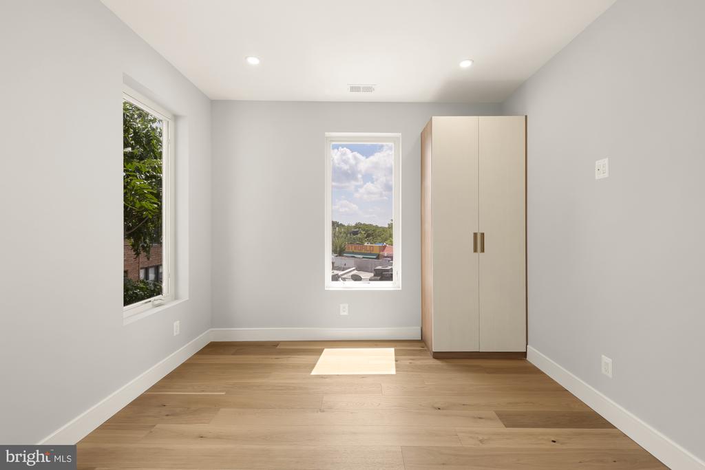 3215 MOUNT PLEASANT STREET NW Unit: 301