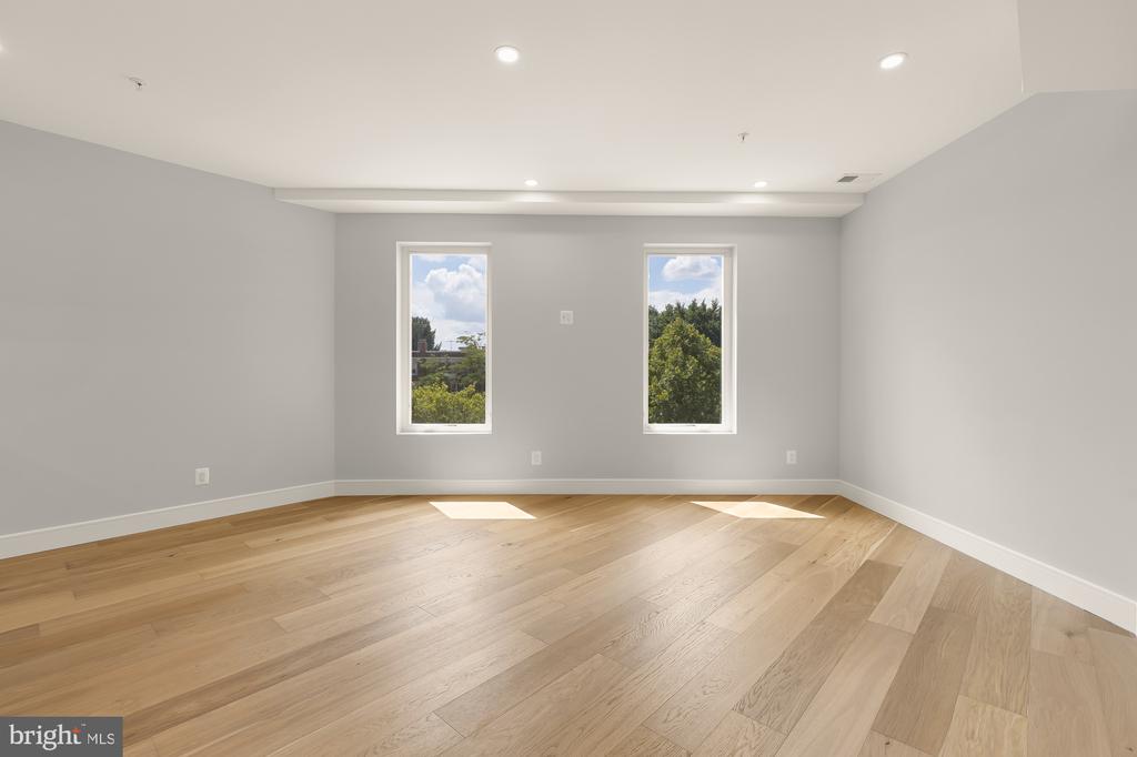 3215 MOUNT PLEASANT STREET NW Unit: 302