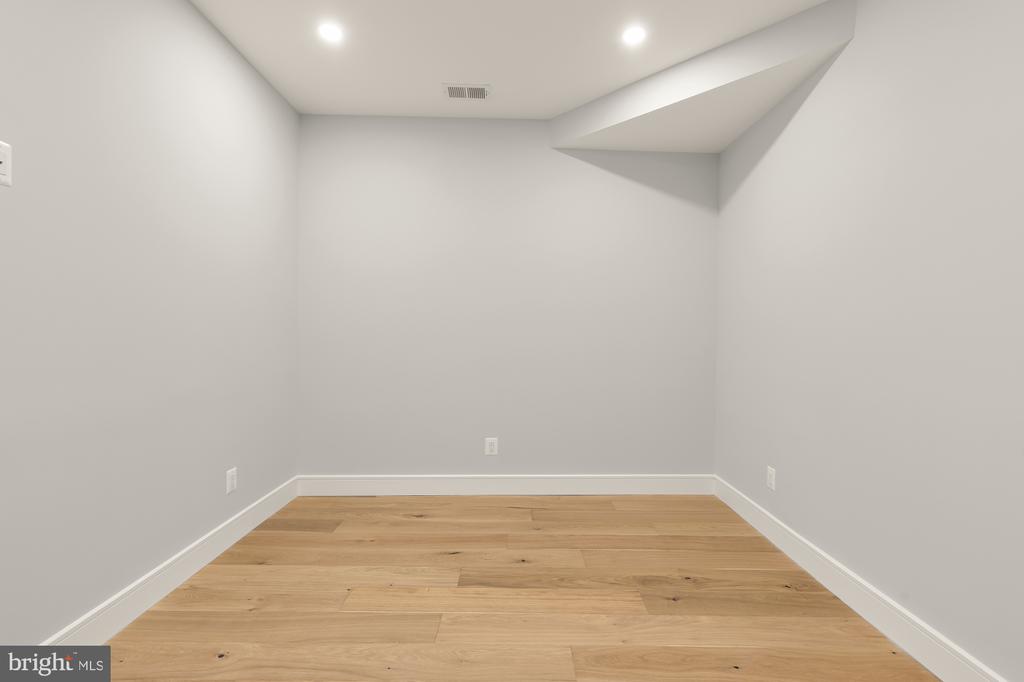 3215 MOUNT PLEASANT STREET NW Unit: 302