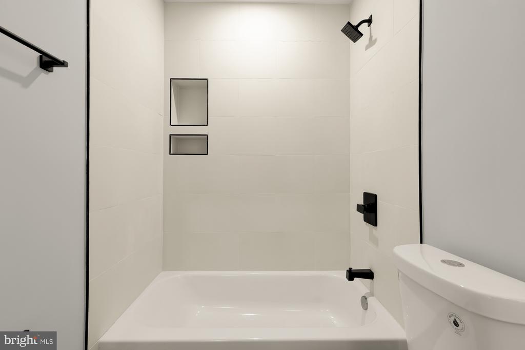 3215 MOUNT PLEASANT STREET NW Unit: 303