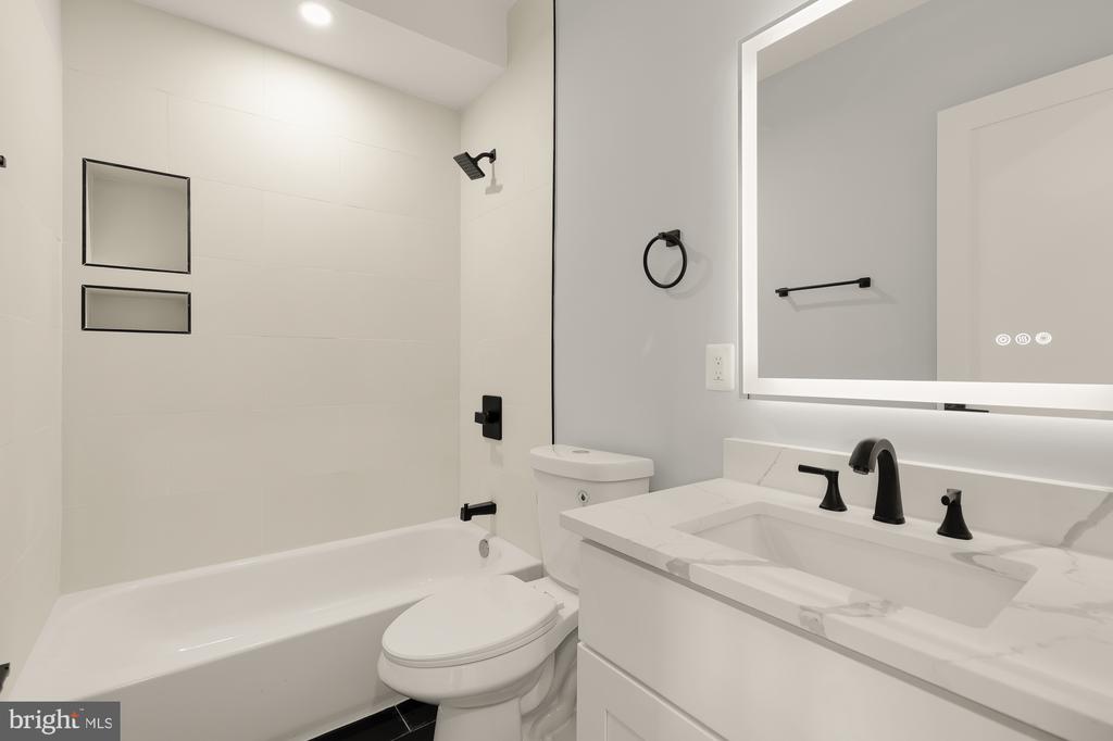 3215 MOUNT PLEASANT STREET NW Unit: 303