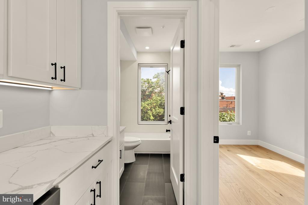 3215 MOUNT PLEASANT STREET NW Unit: 402