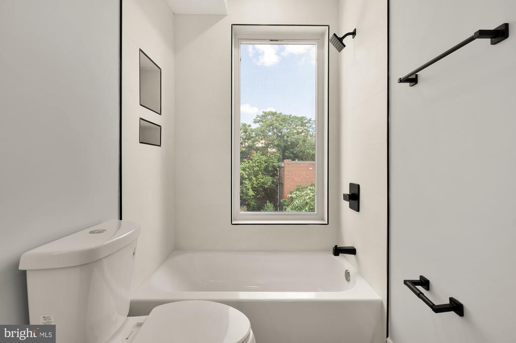 3215 MOUNT PLEASANT STREET NW Unit: 402
