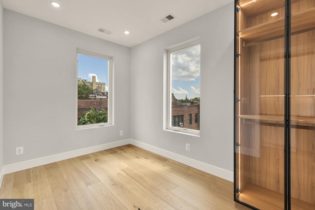3215 MOUNT PLEASANT STREET NW Unit: 402