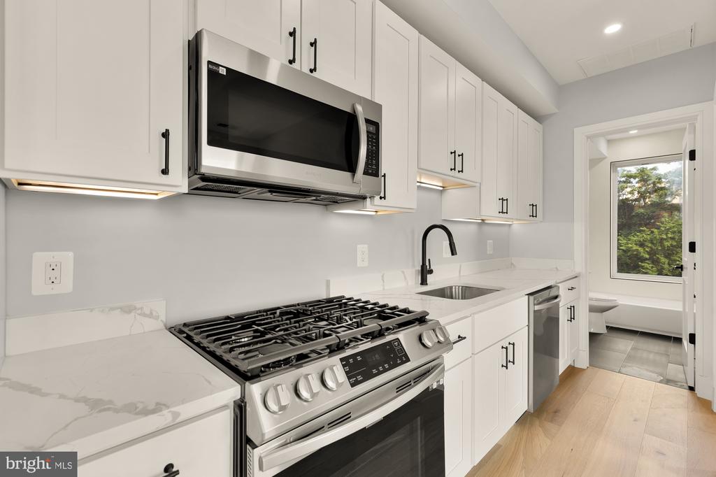 3215 MOUNT PLEASANT STREET NW Unit: 401