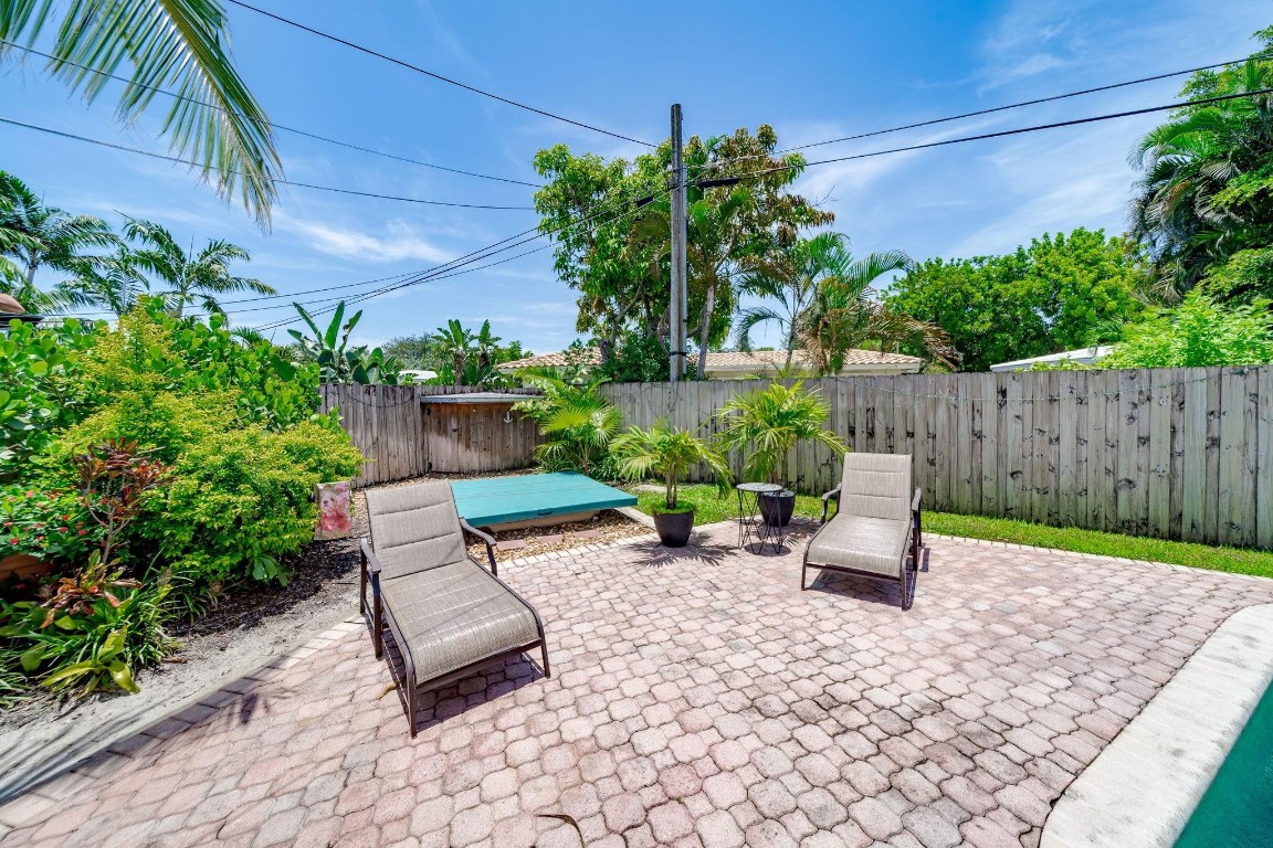1660 Poinsettia Dr