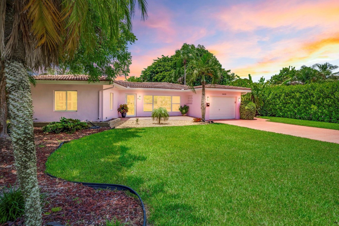 1660 Poinsettia Dr