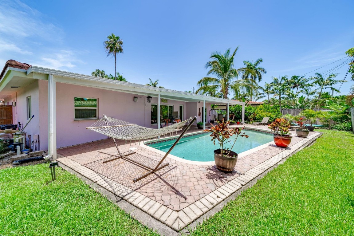 1660 Poinsettia Dr