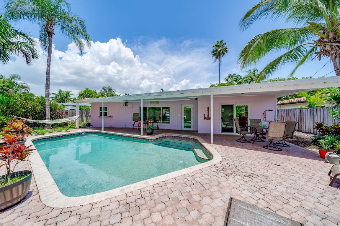 1660 Poinsettia Dr