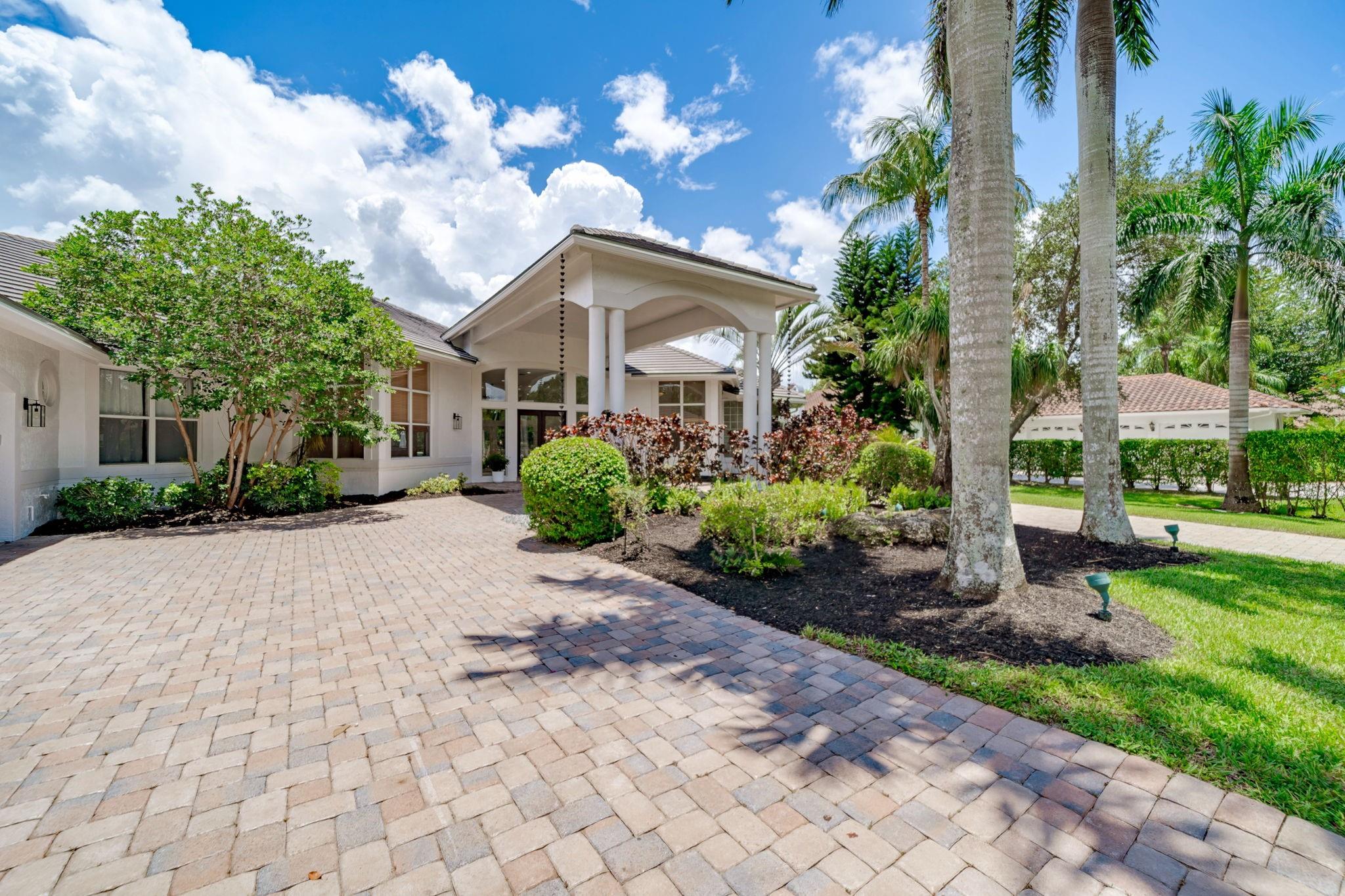 8100 Falls Ln