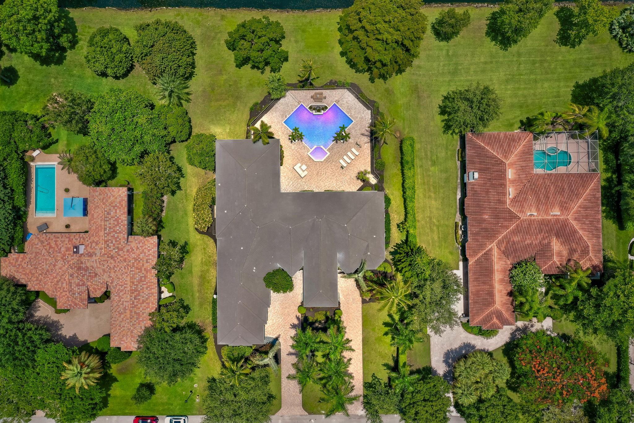8100 Falls Ln